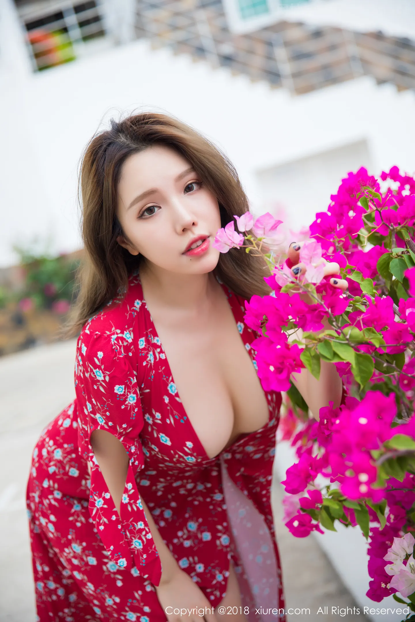 图片[3]-[XiuRen秀人网]VOL.1284 女神黄乐然户外性感红色连身裙低胸露傲人豪乳妩媚诱惑写真51P-秀人网官方网站